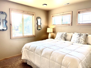 1/2 bedrooms with king size beds