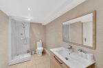 Salle de bain partager de la chambre 4