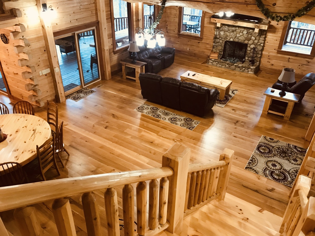 27136 Luxury Log Home Lodging - Camelot