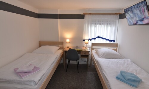 Zweibettzimmer Eco Gartenseite mit Gemeinschaftsdusche /-WC