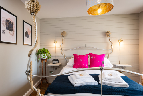 Guest Room 5 - Monmouth Room