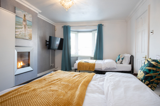 Large Family Room - Bedroom 1