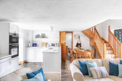 Luxury Cottage with En-suite Shower and Sea Views - Wistaria Cottage
