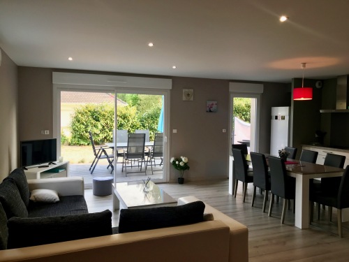 Salon et salle à manger exposée plein sud
