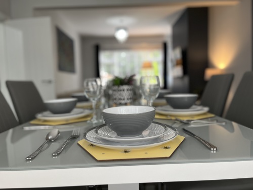 Dining area - Enjoy your home cooked food or local take away