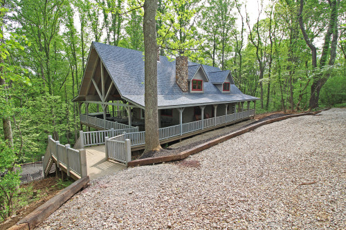 Rustic Cedar Inn from Parking area
