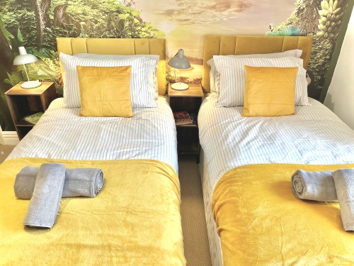 Bedroom 2 - with 2 comfy single beds