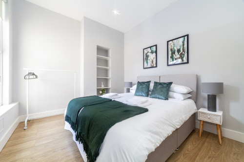 West Kensington - King Size Bedroom with Zip Link Beds