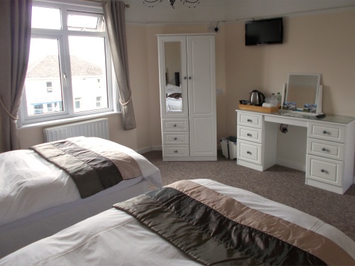Crinnis is a spacious, light and airy twin room.