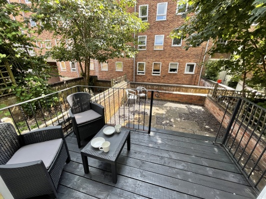 Courtyard garden with raised deck area