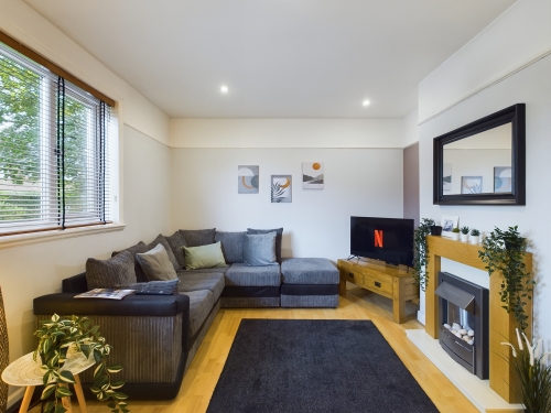 Home in Greater Manchester - Cosy living room with 40inch Netflix TV. Perfect for relaxing in the evenings.