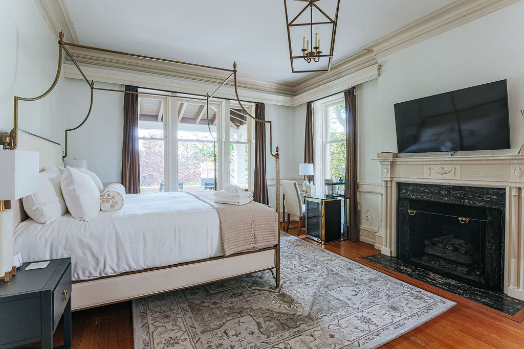 The Queen Anne Suite-Suite-Private Bathroom