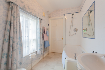 Bathroom - Bathroom West Wing