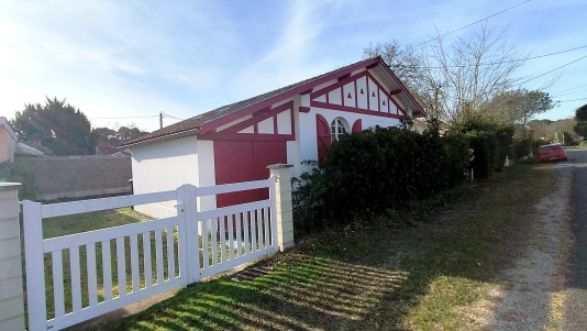 Rue calme à quelques minutes du port et de la plage