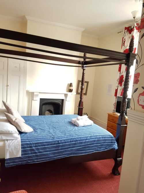 Superior-Triple room-Ensuite with Shower-Four Poster