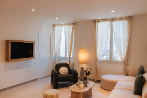 Salon avec télévision