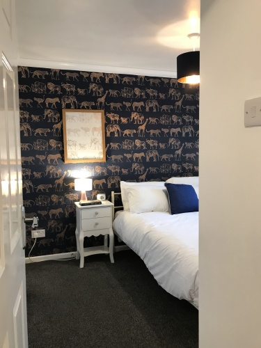 Bedroom 3 - Comfy Double bed and built-in-wardrobe - TLC Stay Preston area home