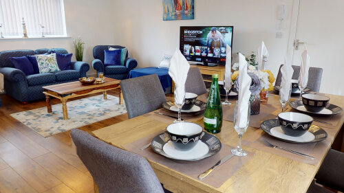 SRK Serviced Accommodation - Table and six chairs to all relax and dine together