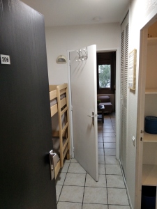 lits superposés dans l'entrée