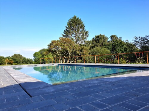 La majestueuse piscine de la Villa Garatenborda