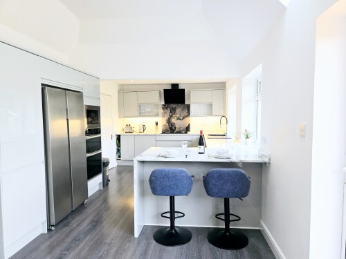 Large kitchen double oven and American fridge freezer