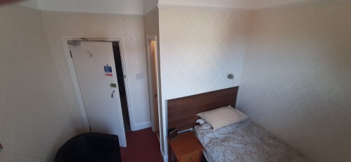 Single Ensuite with Comfy Chair