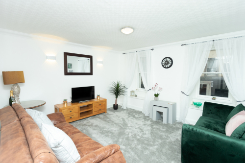 Greyfriars Flat - Relax in the spacious & comfortable lounge