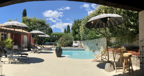 Villa Mathis - Espace commun avec piscine, jacuzzi et pool-house