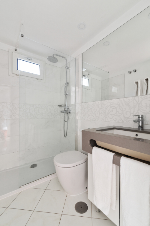 Apartamento-Baño con ducha-Terraza-2 HAB + VISTA MAR