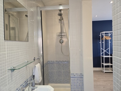 Shower in en-suite