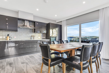 Kitchen / Dining Area