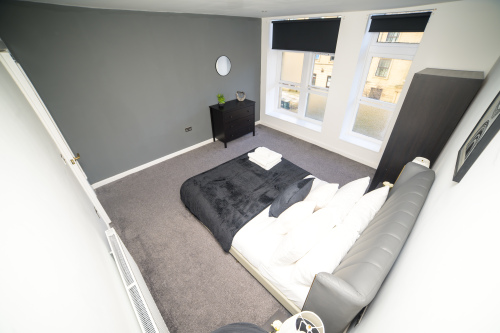 Enjoy a restful stay in this well-appointed double bedroom, ideal for couples or solo travellers.