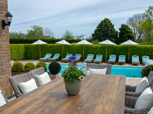 Outdoor dining and pool