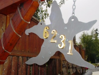 Starfish symbol at property driveway