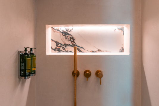 Chambre 1 avec douche et vue sur le Vieux Port 