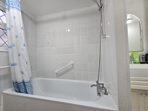 Room 2 bathroom