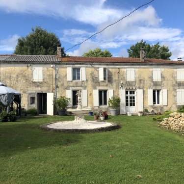 Les  Geais Typical Charentese Farm House