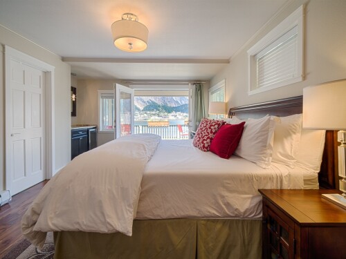 Junior Suite-Ensuite-Superior-Harbor View-Harbor View