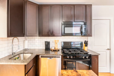 The kitchen boasts ample counter space and is fully equipped with all your cooking essentials, making it the ideal spot to whip up a homemade meal or prepare a quick snack.