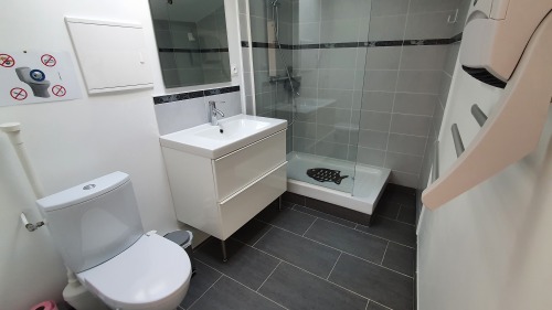 Salle de bain chambre 3 