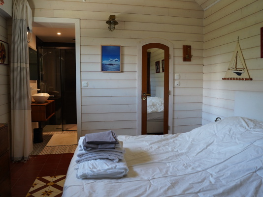 Chambre couple et sa salle d'eau