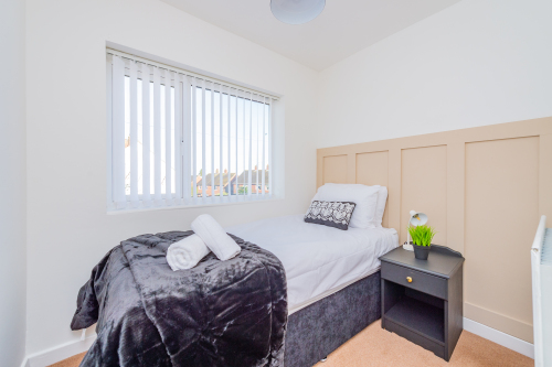 Bedroom 4 - 1 x single bed