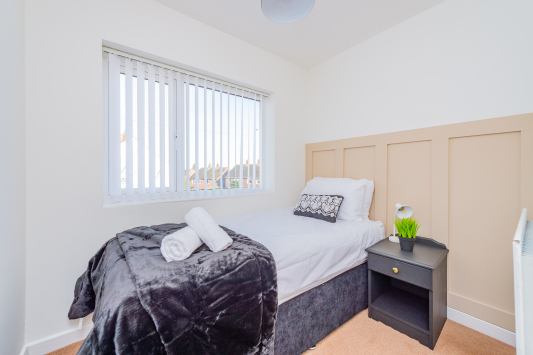 Bedroom 4 - 1 x single bed