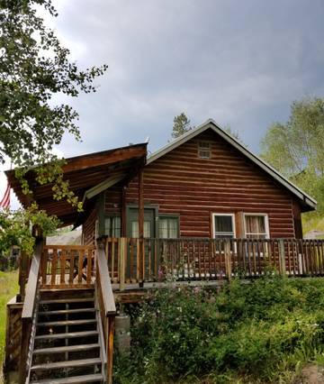 Log cabin in town with private, enjoyable wrap around deck and bbq