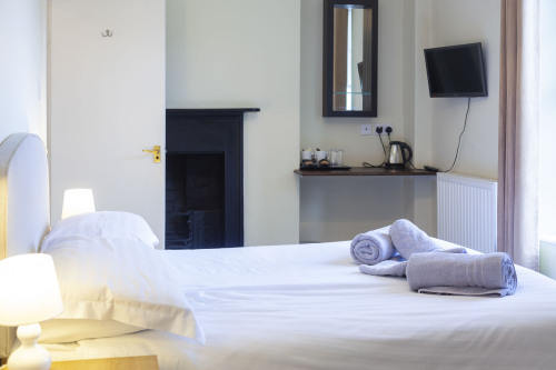 Room 1 - Double en-suite bedroom