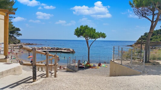 Plage du Cap Rousset à 800 m de la propriété