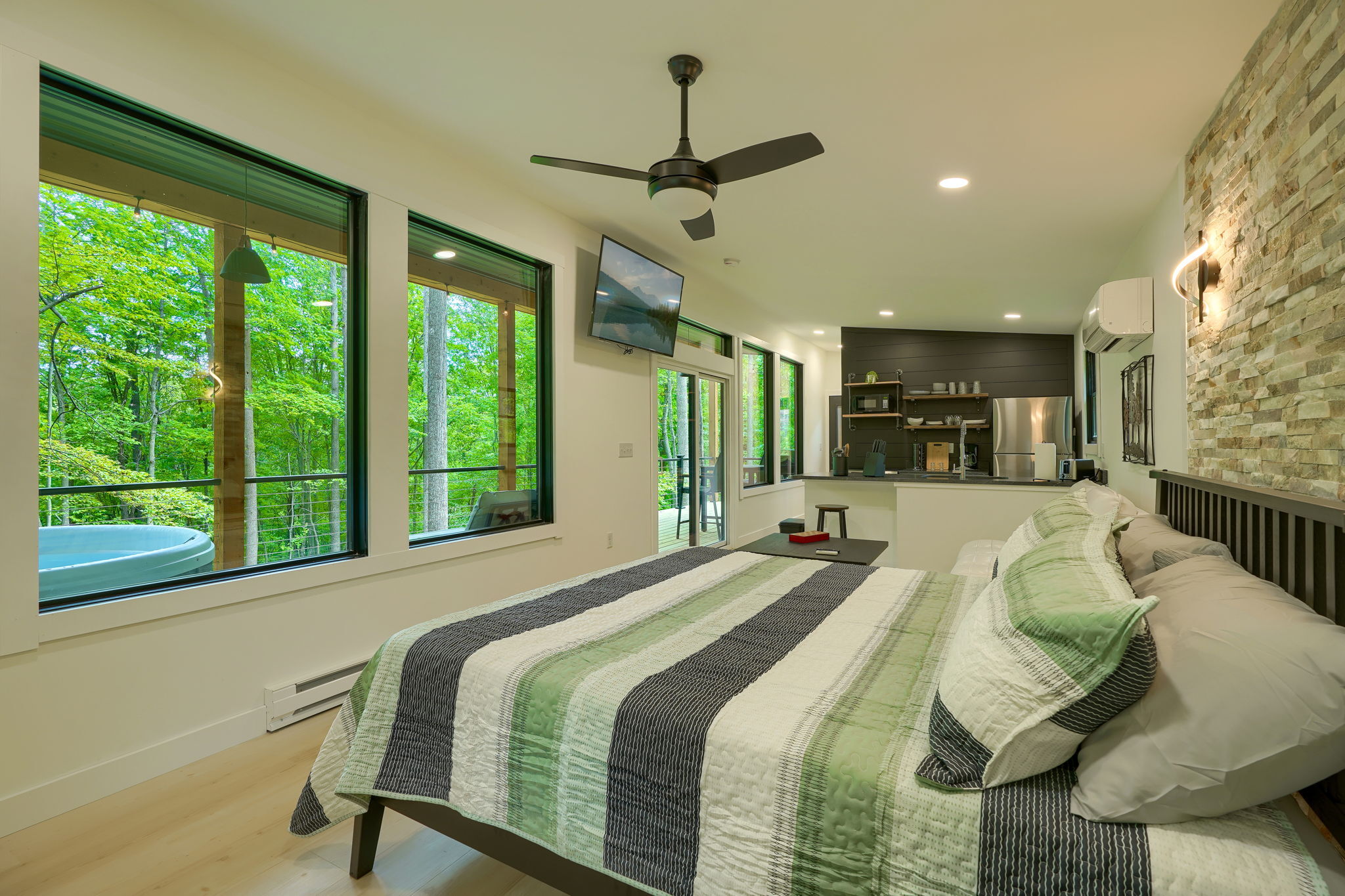Honeymoon Hollow | Photo 20