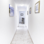 Flur zum Schlafzimmer und Wohnzimmer