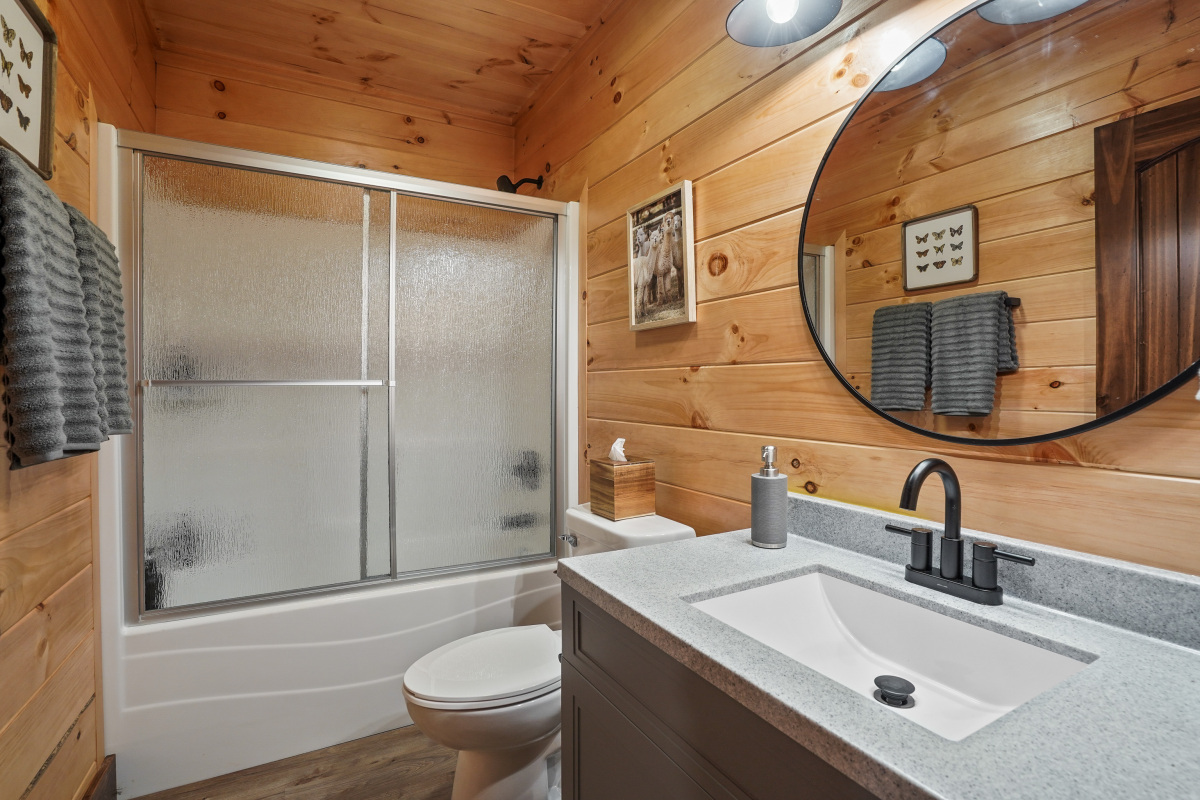 Walkers Retreat by The Retreats Hocking Hills