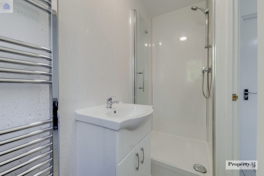 Single room Nr4, en-suite bathroom shower